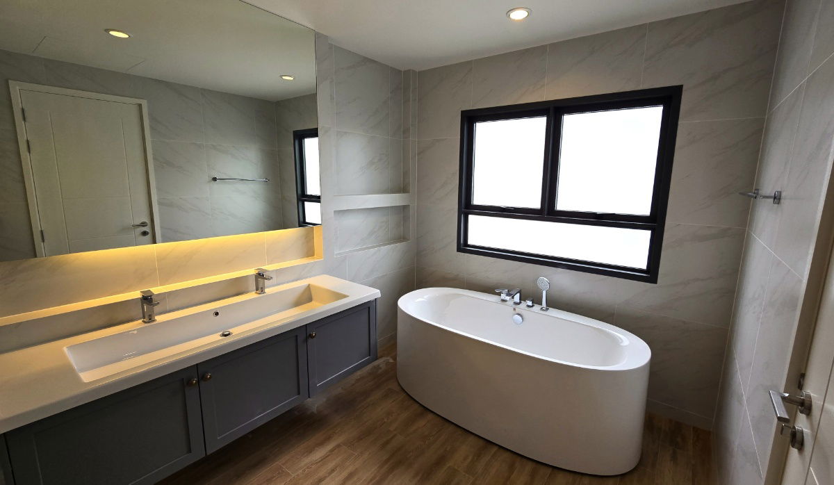 picture Luxury English-Style Home near Mega Bangna, Fully Furnished and Move-In Ready | Setthasiri Bangna KM.10 - 8/13