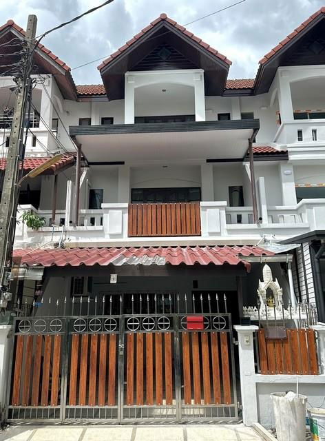 รูป P35  ให้เช่าทาวน์โฮม 3ชั้น ซอยลาดพร้าว101 บางกะปิ - รูปที่ 1/10