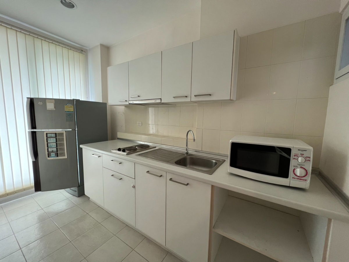 picture Available 1Aug25! Life Ratchada36. 1bed 41sq.m.  Line id: @pfagent - 7/8