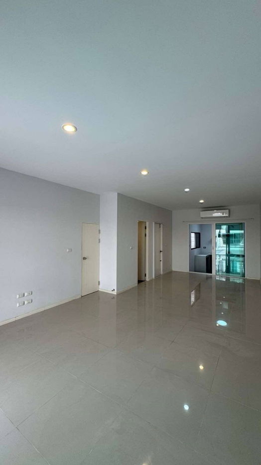 picture P0121 3 - Storey Townhome Fully Renovated in Chalermprakiat Rama 9 - 2/8
