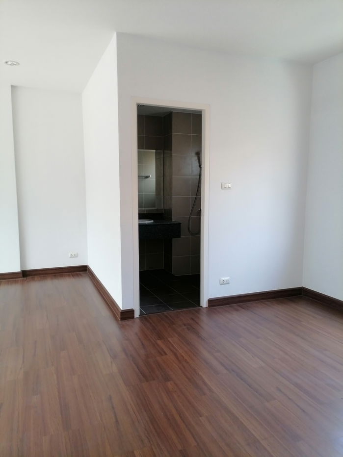 รูป ทาวน์​โฮม​ขนาด​6​ห้องนอน​ 6​ห้องน้ำ​ ถนน​หทัย​ราษฎร์​4​ - รูปที่ 10/15