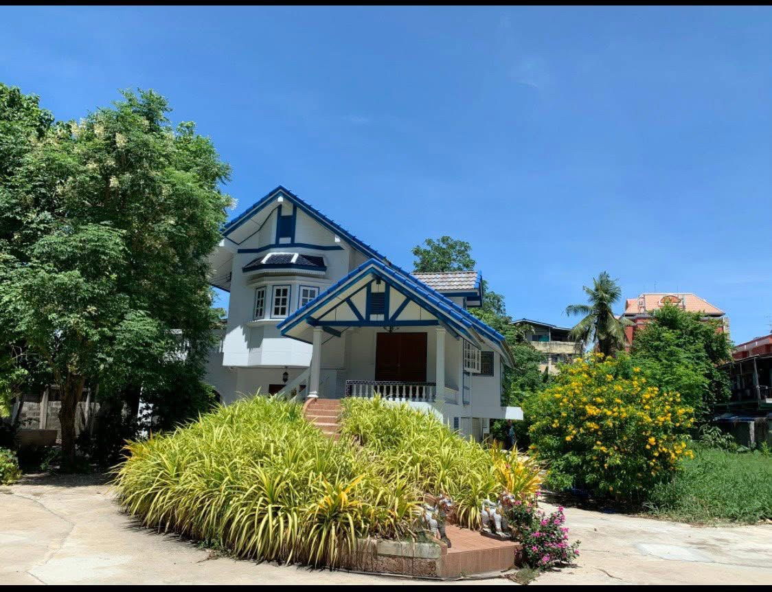 picture B1000 Detached house for rent, 3 bedrooms, 600 square wah, city centre, near ICon Siam and golden BTS, ready to move in! - 1/13