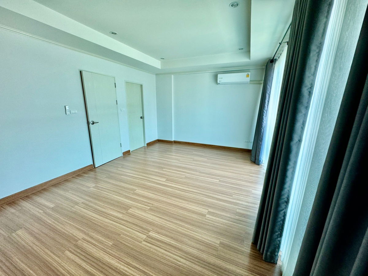 picture 🌟 FOR SALE: 3-Storey Townhome at Supalai Essence Ladprao | Prime Location near MRT Ladprao 101 🏡 Modern-style townhome with a functional layout - 18/18