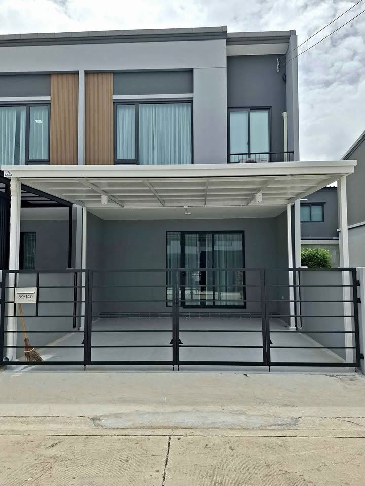 ทาวน์โฮมให้เช่า : R2555 ให้เช่าทาวน์โฮม Pleno สุขุมวิท บางนา 2 (ว่างค่ะ) หลังมุม