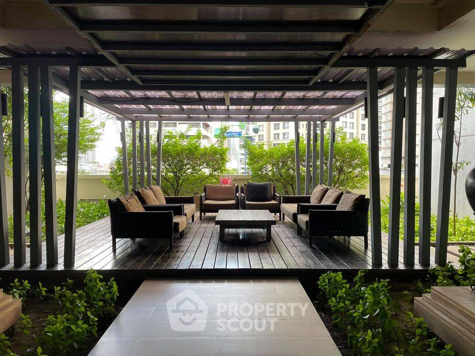 picture 2-BR Condo at Sathorn Gardens near MRT Si Lom (ID 482757) - 23/26