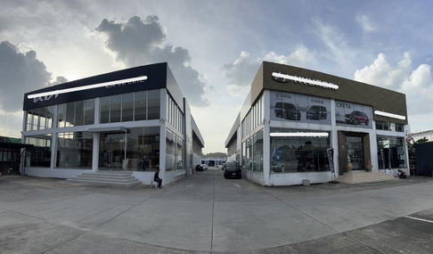 Showroom for rent Prime Location!!!