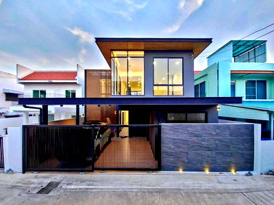 Houses for sale : P0127 Sale!! Private Luxury Pool Villa - Sukumvit 60/1