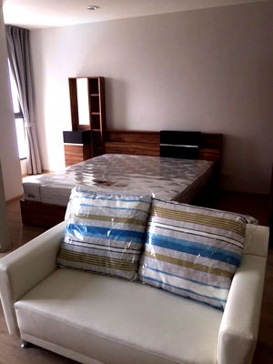 Condos for sale : Ideo Q Ratchathewi【𝐒𝐄𝐋𝐋 & 𝐑𝐄𝐍𝐓】🔥Warm room tone, design, with balcony to open to the city view🔥  Contact Line ID: @hacondo