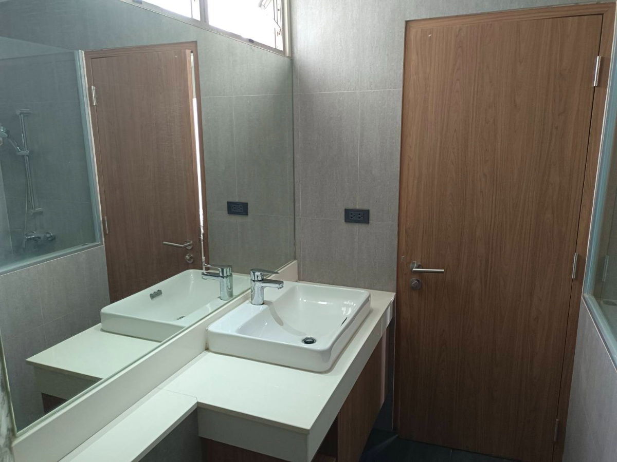 picture Three-bedroom condominium unit for sale in NS Tower Bangna Condominium, only 2 minute walk from Central Bangna Department Store - 6/11