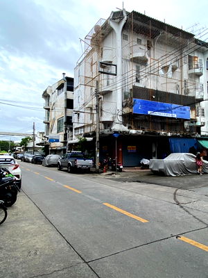 Shophouses for sale Metropolitan Waterworks Authority Bang Khen Office : URGENT SALE! 5-Story Commercial Building | 2 Connected Units | Prime Vibhavadi-Chaeng Watthana | Near BTS & Airport | Investment Opportunity"