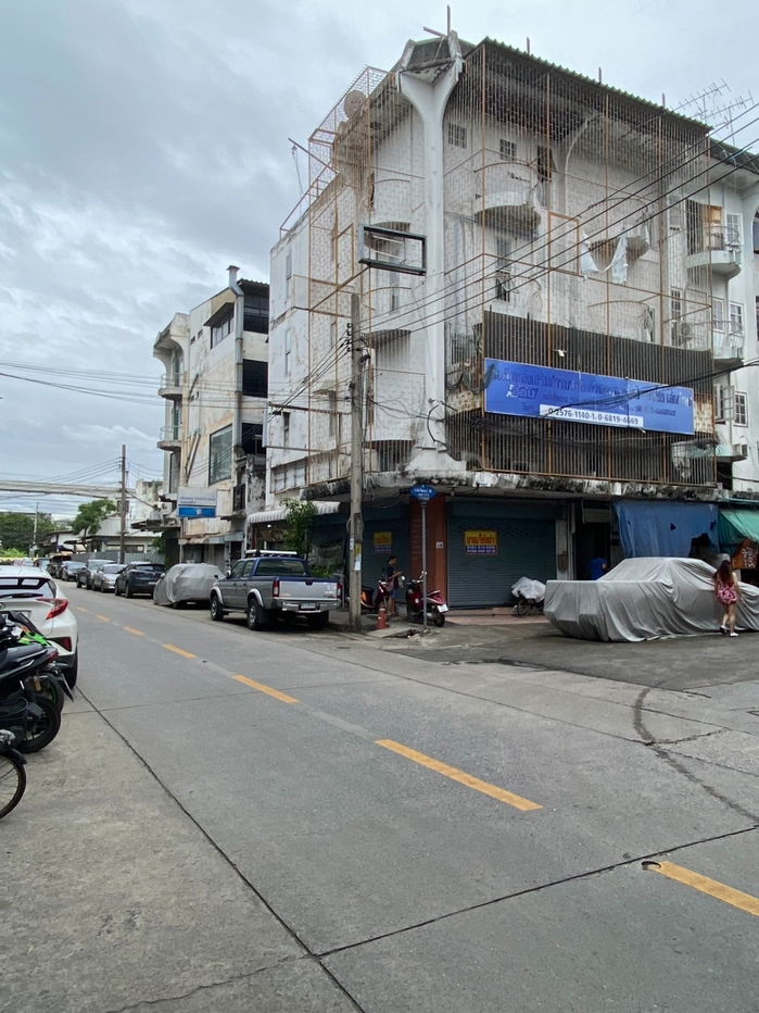 picture URGENT SALE! 5-Story Commercial Building | 2 Connected Units | Prime Vibhavadi-Chaeng Watthana | Near BTS & Airport | Investment Opportunity" - 1/5