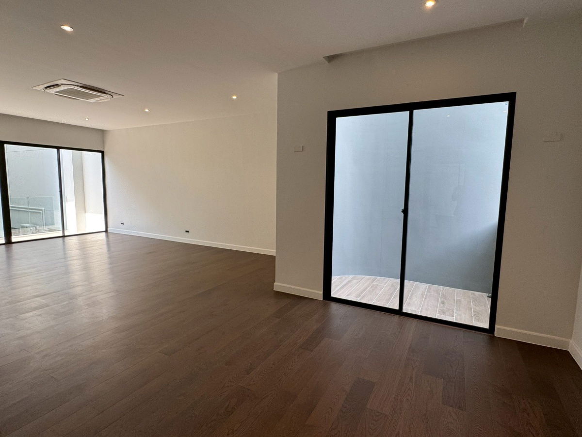 รูป HOT DEAL! บูก้าน กรุงเทพกรีฑา บ้านเดี่ยว 3 ชั้นพร้อมลิฟท์ ขนาด 540 SQM. - รูปที่ 9/13