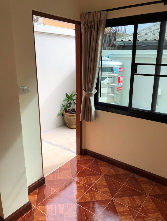 picture Three-story, 3-bedroom detached house for sale in Soi Sukhumvit 64/1, near near BTS Punnawithi Station - 3/17