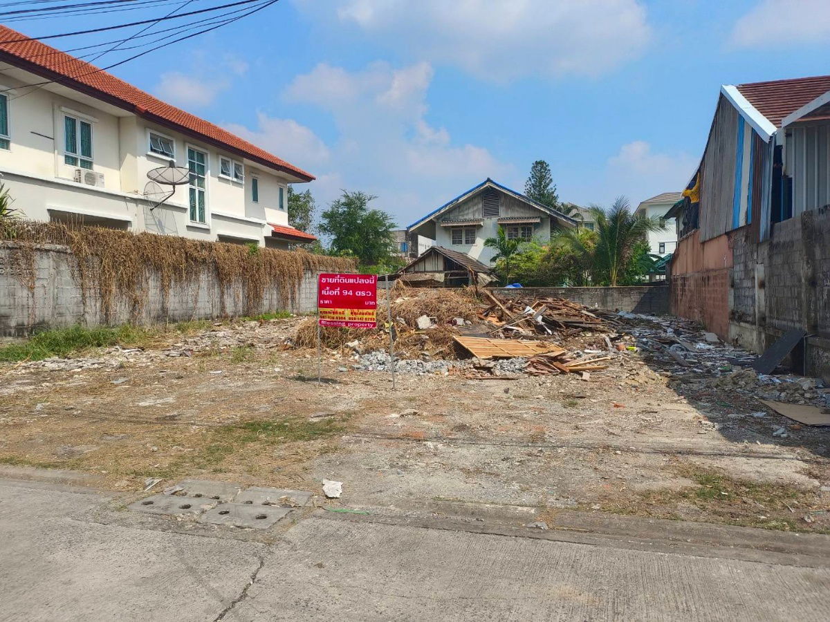 picture Vacant land for sale in Chokchai 4 Road, near Makro Food Service Wanghin - 3/3