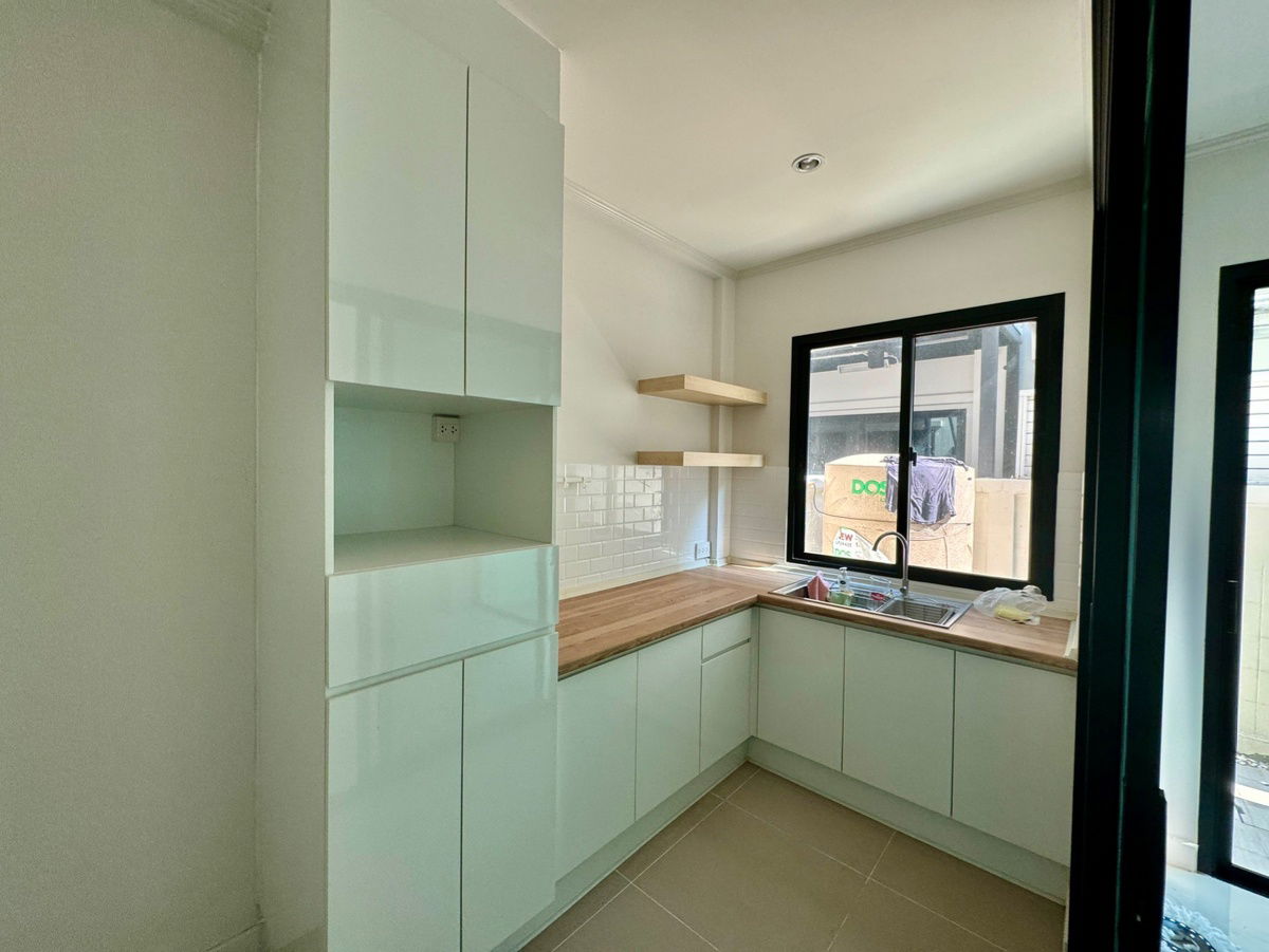 picture 🌟 FOR SALE: 3-Storey Townhome at Supalai Essence Ladprao | Prime Location near MRT Ladprao 101 🏡 Modern-style townhome with a functional layout - 5/18