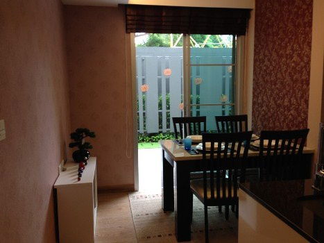 2 bedroom condo with private garden for rent near BTS Prompong