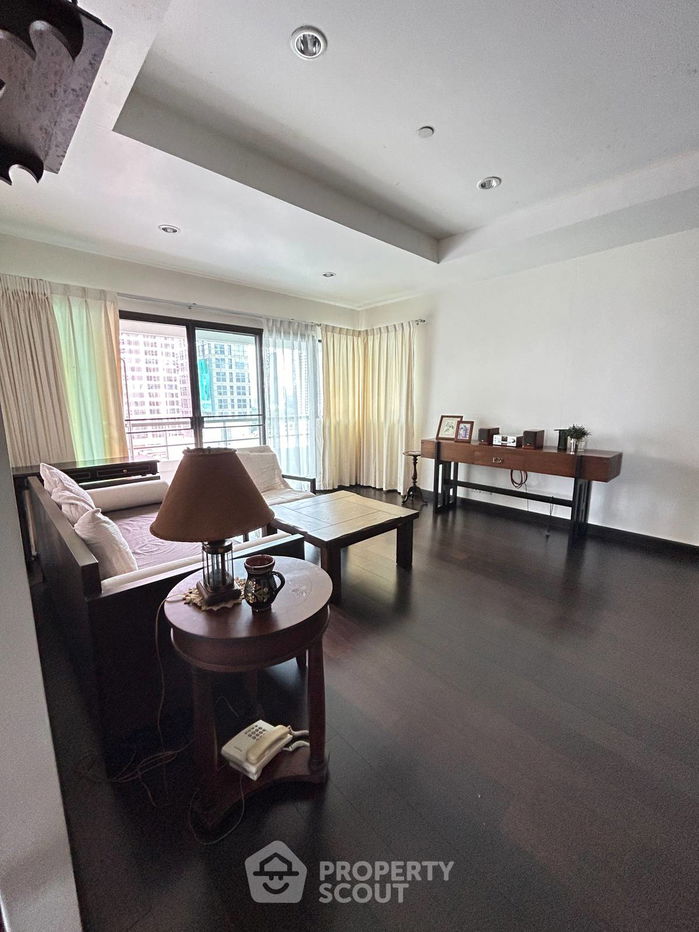 picture 2-BR Condo at Sathorn Gardens near MRT Si Lom (ID 2218532) - 2/11