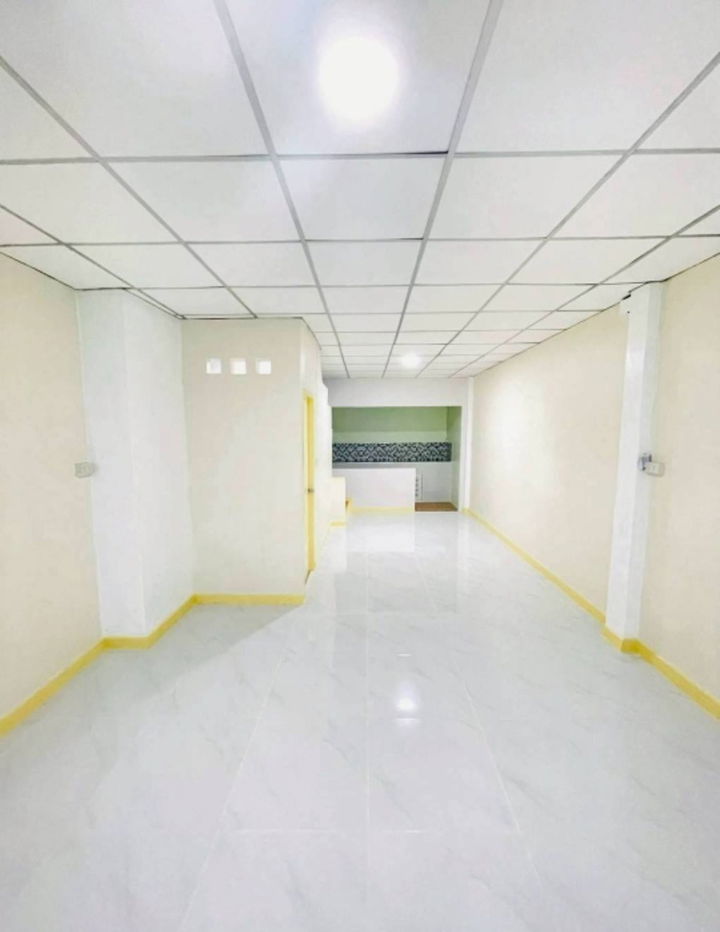 รูป บ้านรีโนเวท หมู่บ้านมนวดี (วัดลาดปลาดุก)) ทาวน์เฮาส์ 2 ชั้น พื้นที่ 16 ตร.ว. ขายเพียง 1.49 ล้านบาท - รูปที่ 2/5