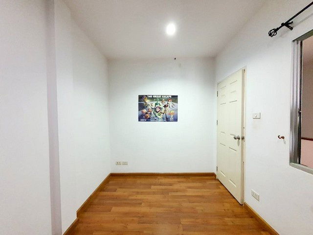 picture FOR RENT  TOWNHOUSE PROPERTY  15000 BAHT per MONTH - 9/17