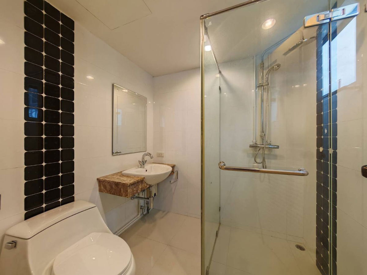 picture For Rent La Maison 24, near BTS Phahonyothin 24, beautifully renovated room, large space, ready to move in. - 14/27