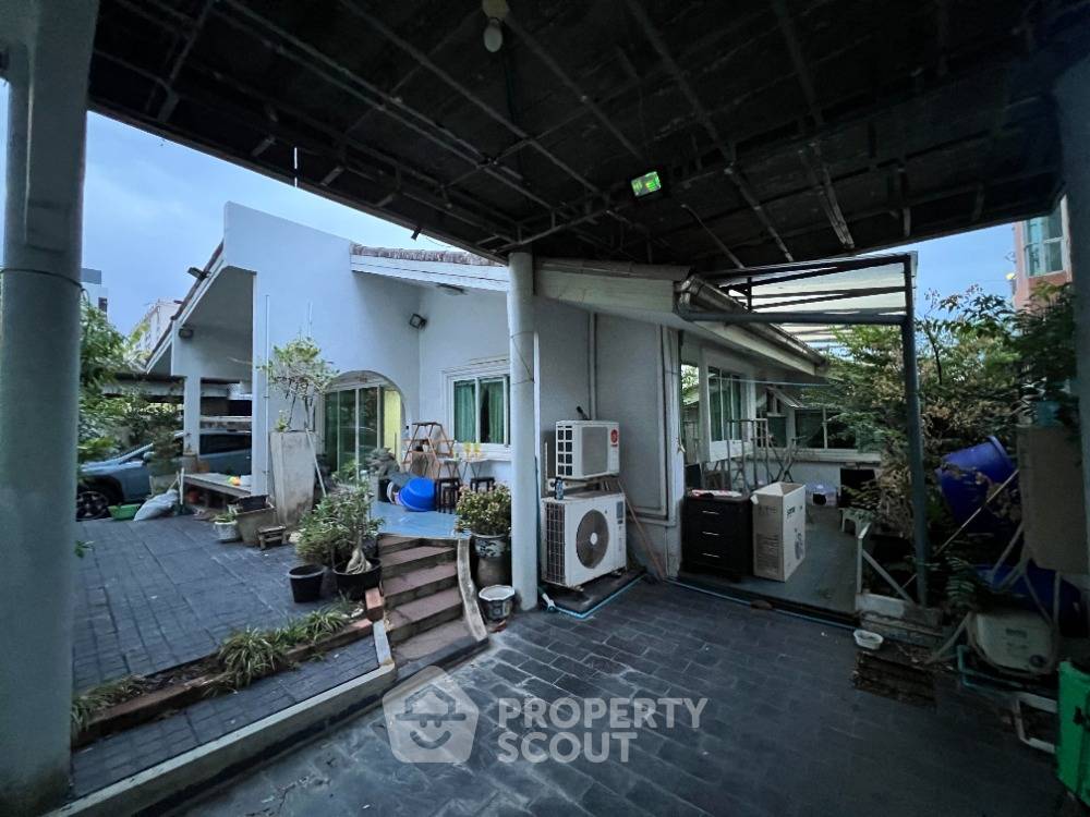 picture 2-BR House near MRT Huai Khwang (ID 1671418) - 2/3