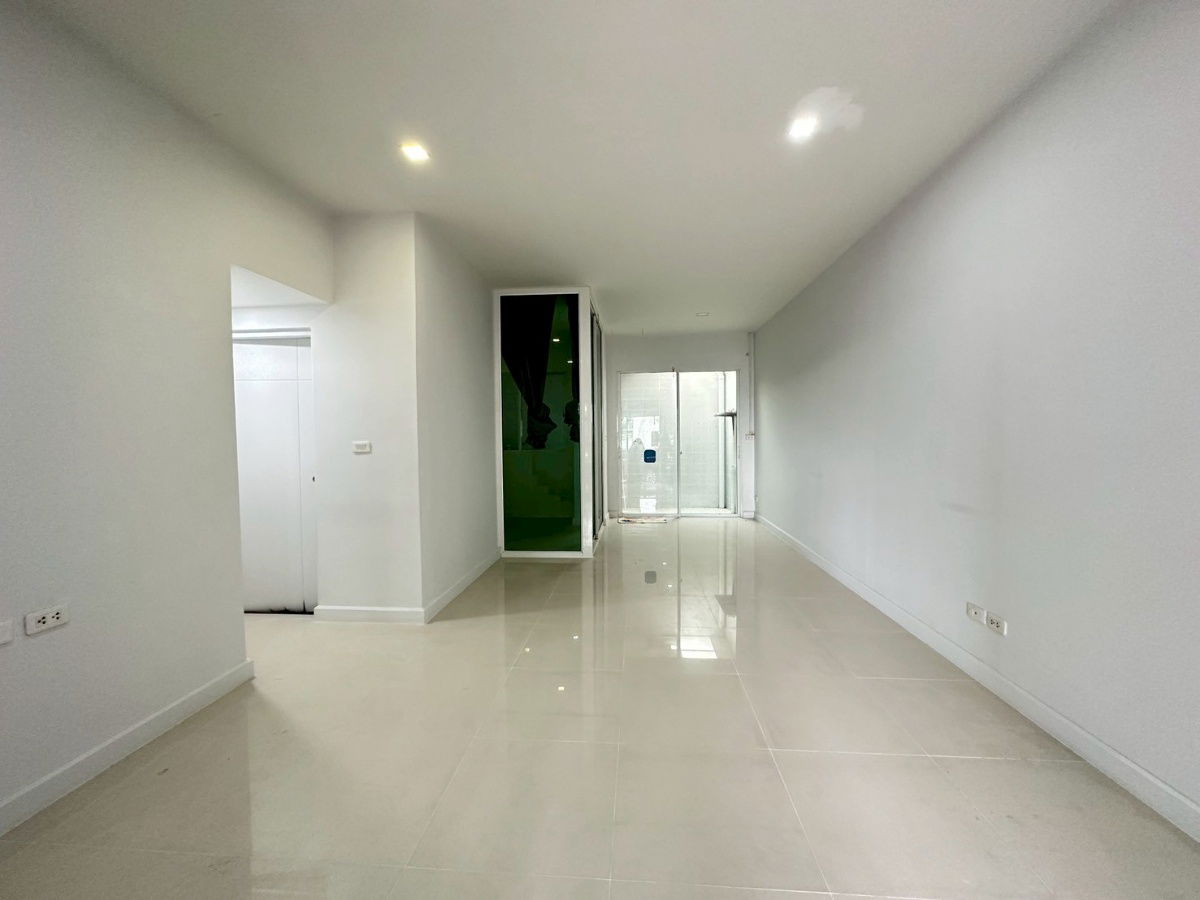 รูป ขายทาวน์โฮม 3 ชั้น หมู่บ้านเบล็สทาวน์ รามอินทรา 127 (Bless Town Ramintra 127) ถนนรามอินทรา #LB122 – 001059 - รูปที่ 2/20