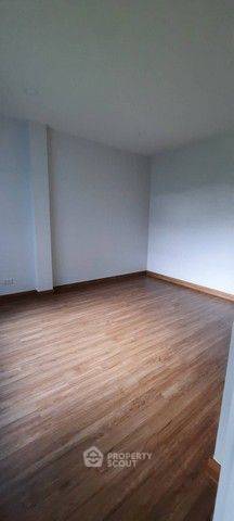 รูป บ้าน 4-ห้องนอน ที่ เซนโทร วิภาวดี ใน ดอนเมือง (ID 2169587) - รูปที่ 4/10