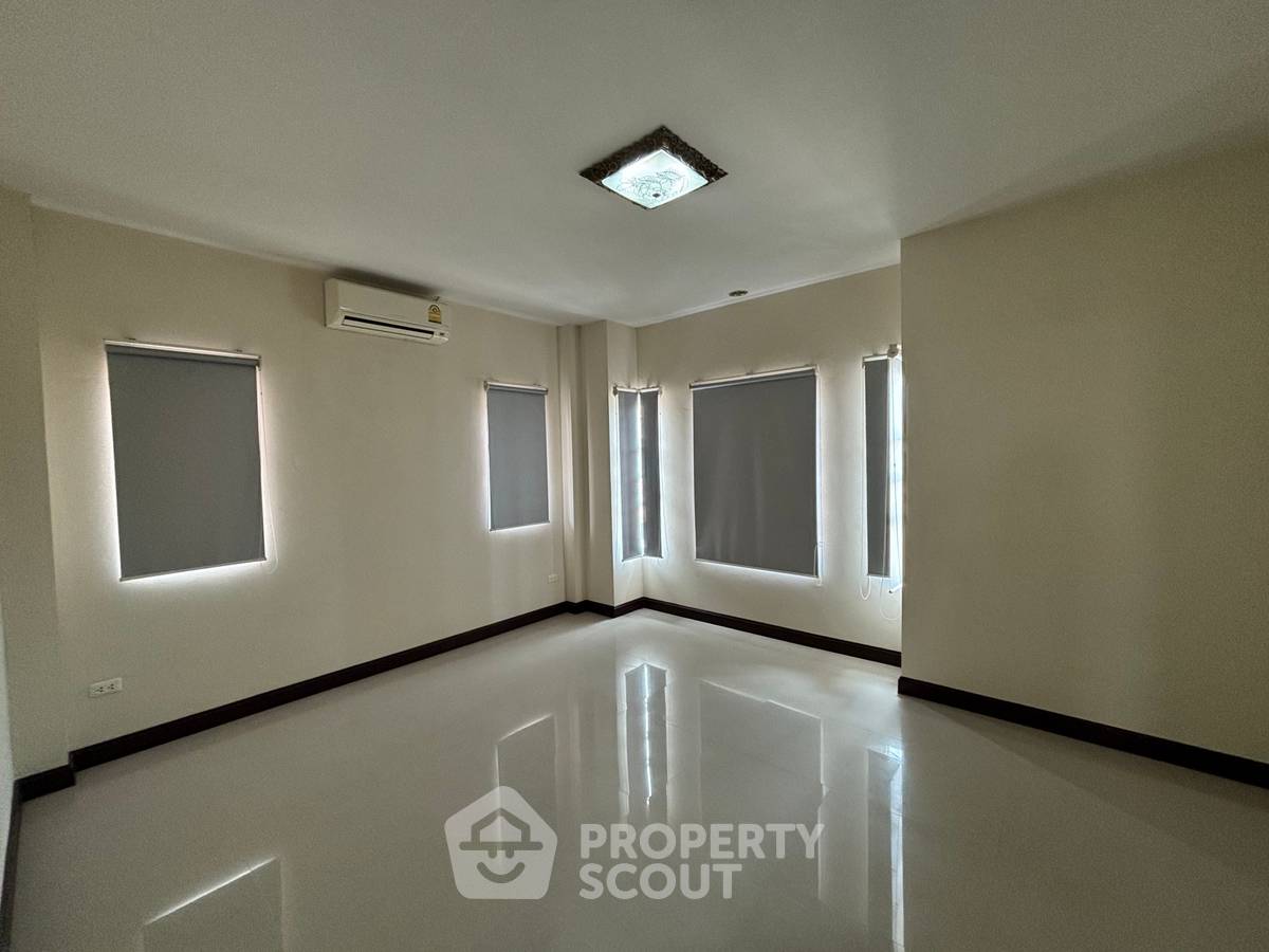 picture 3-BR House close to East Pattaya (ID 2219433) - 16/20