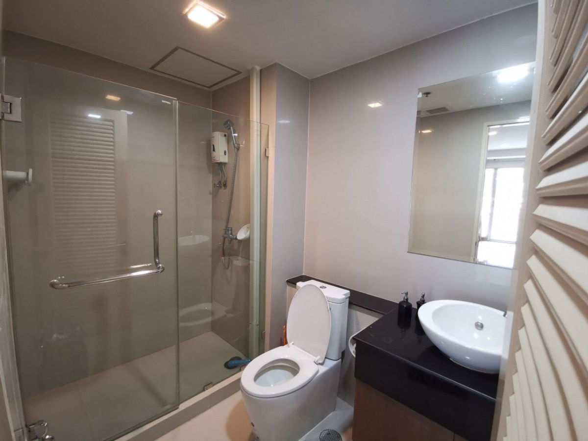 picture Special Price! 3 Beds  2 Baths Prime Location: In the heart of Ekkamai - 7/11