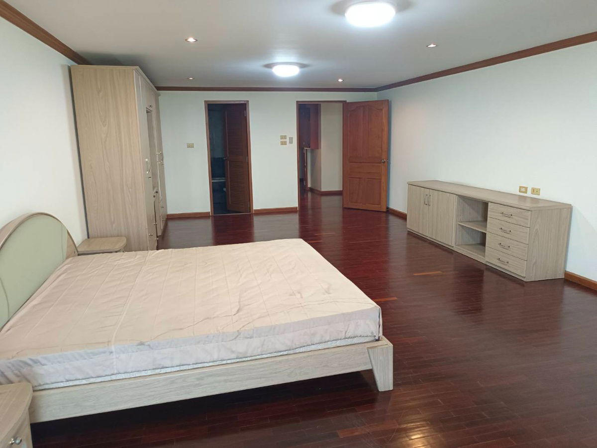 picture Three-bedroom Condominium unit for Rent in Thana city Condominium, Near Vero International School, 10 minute drive to Suvanaphum Airport - 2/15