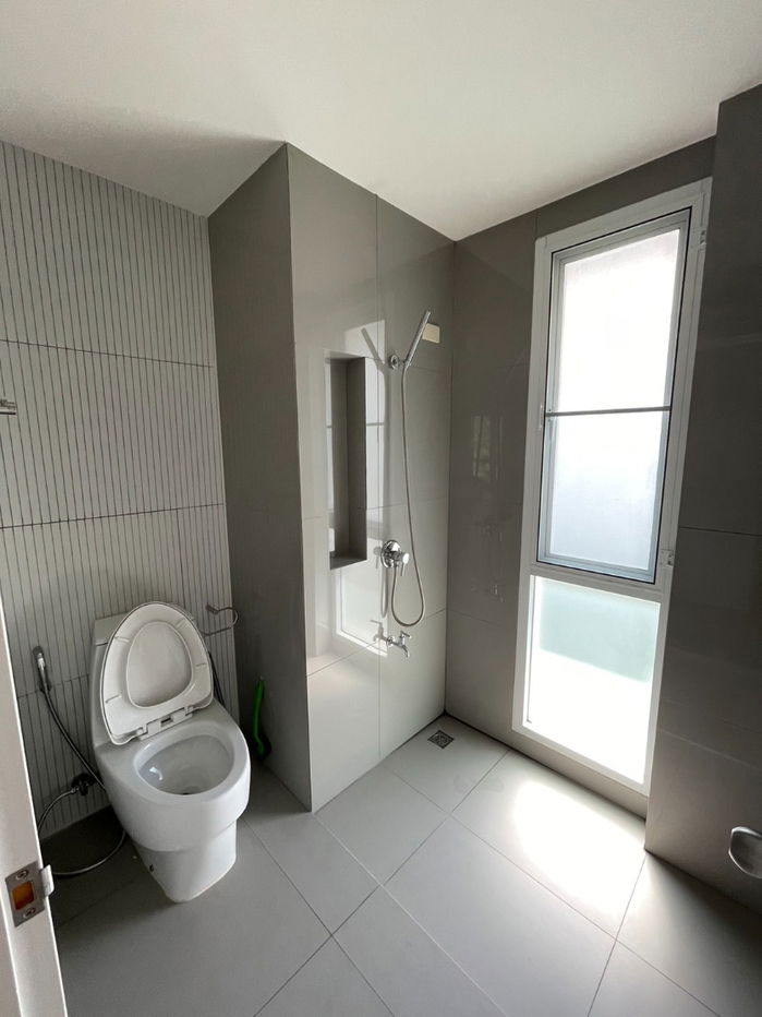 picture Three-bedroom detached house for rent in Mooban Nara Botanic Srinakarin, 9 minute walk from MRT Sri Lasalle Station - 5/13