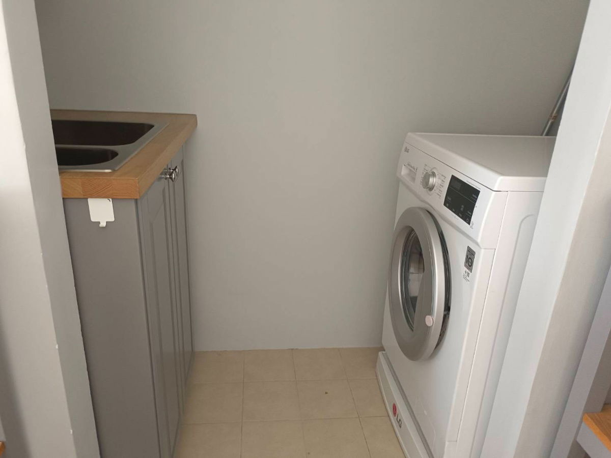 picture Two-bedroom unit for Rent in S and S Sukhumvit Condominium, near BTS Punnawithi and Udomsuk Stations, and True Digital Park Shopping Mall - 4/9