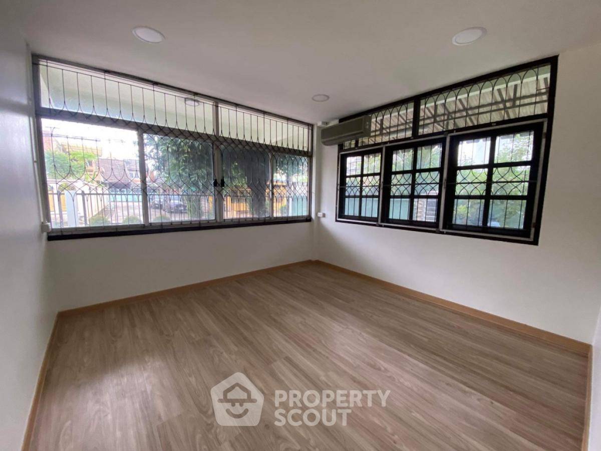 picture 4-BR House near MRT Tha Phra (ID 1593620) - 6/9