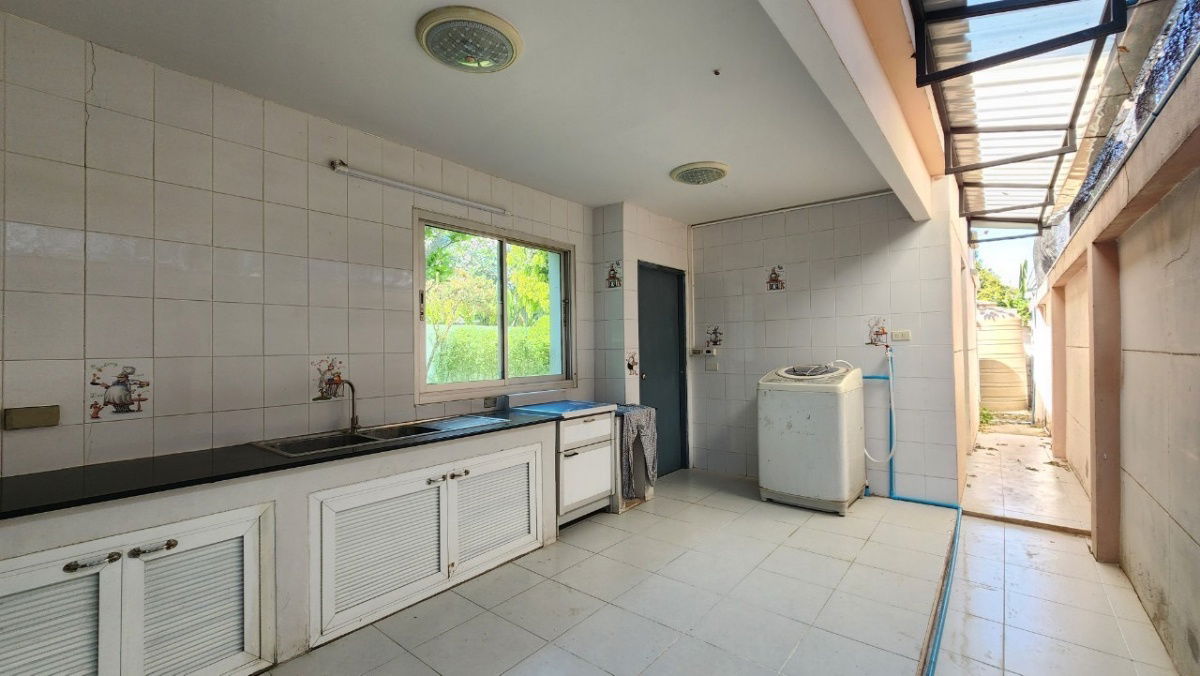 picture Four-bedroom detached house for rent in Soi Sukhumvit 49, near BTS Prompong Station - 10/21