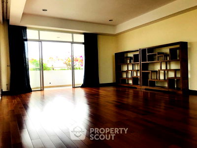 Condos for rent : 3-BR Condo at La Cascade Condominium near BTS Ekkamai (ID 2224082)