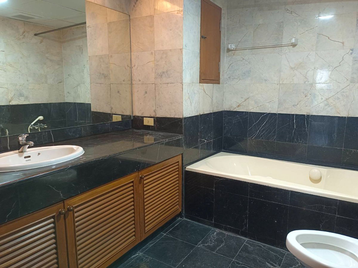 picture Three-bedroom Condominium unit for Rent in Thana city Condominium, Near Vero International School, 10 minute drive to Suvanaphum Airport - 4/15