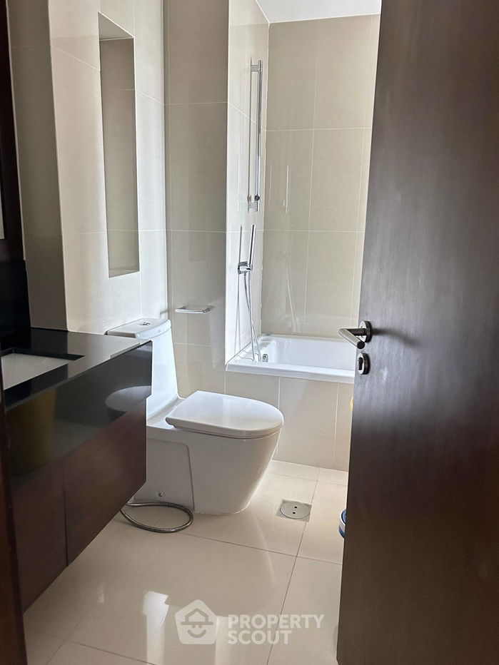 picture 2-BR Condo at Sathorn Gardens near MRT Si Lom (ID 2218532) - 8/11