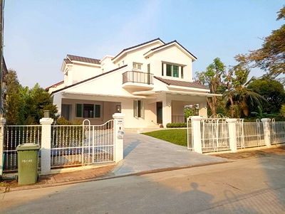Houses for rent Soi Bearing (Sukhumvit 107) : FOR RENT  HOUSE PROPERTY  150000 BAHT per MONTH