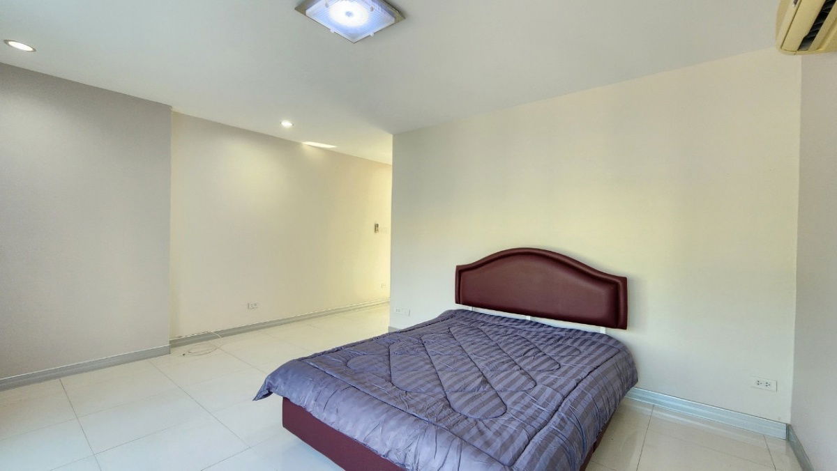 picture Four-bedroom detached house for rent in Soi Sukhumvit 49, near BTS Prompong Station - 12/21