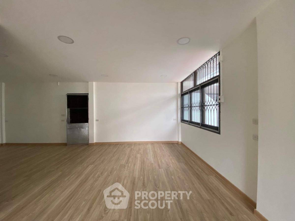 picture 4-BR House near MRT Tha Phra (ID 1593620) - 7/9