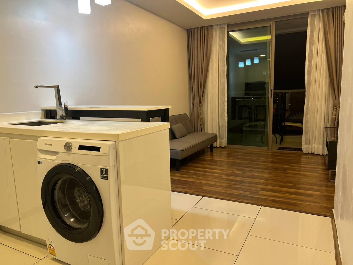 picture 1-BR Condo at The Peak Towers close to Phratamnak (ID 2218153) - 8/12