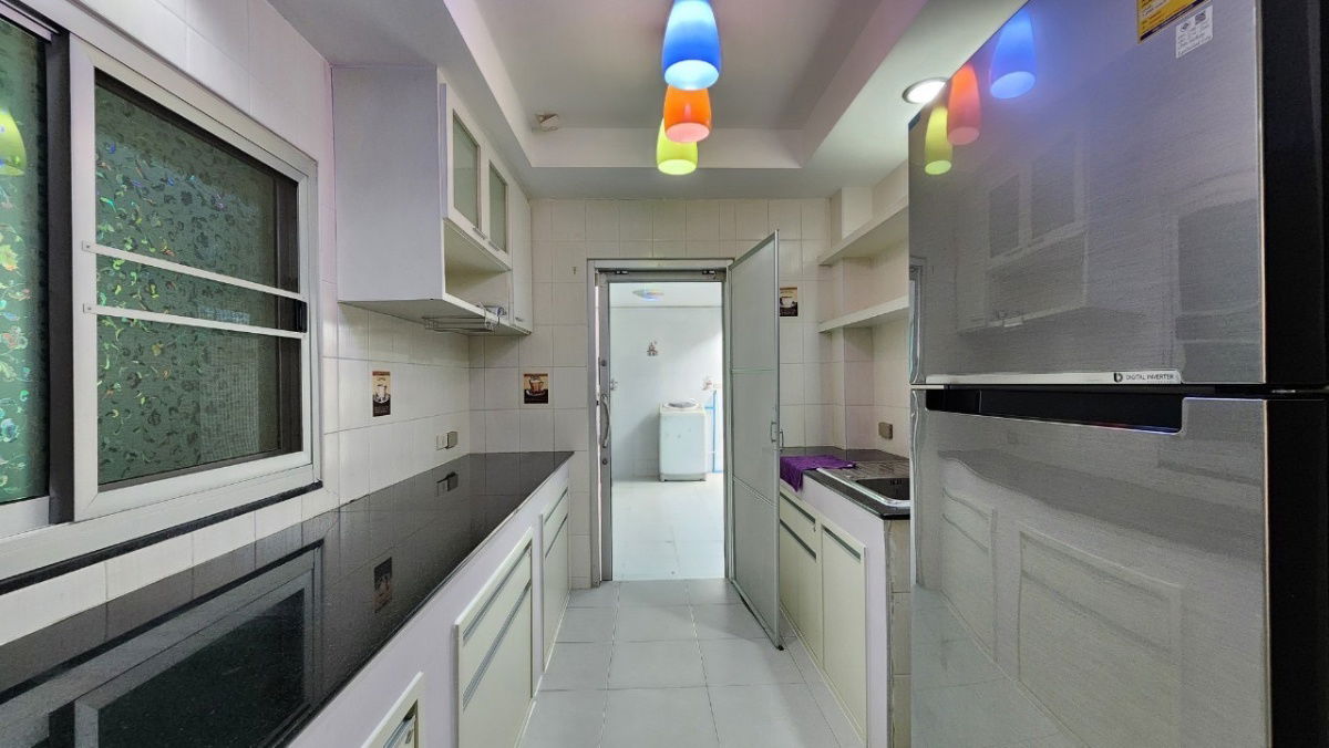 picture Four-bedroom detached house for rent in Soi Sukhumvit 49, near BTS Prompong Station - 9/21