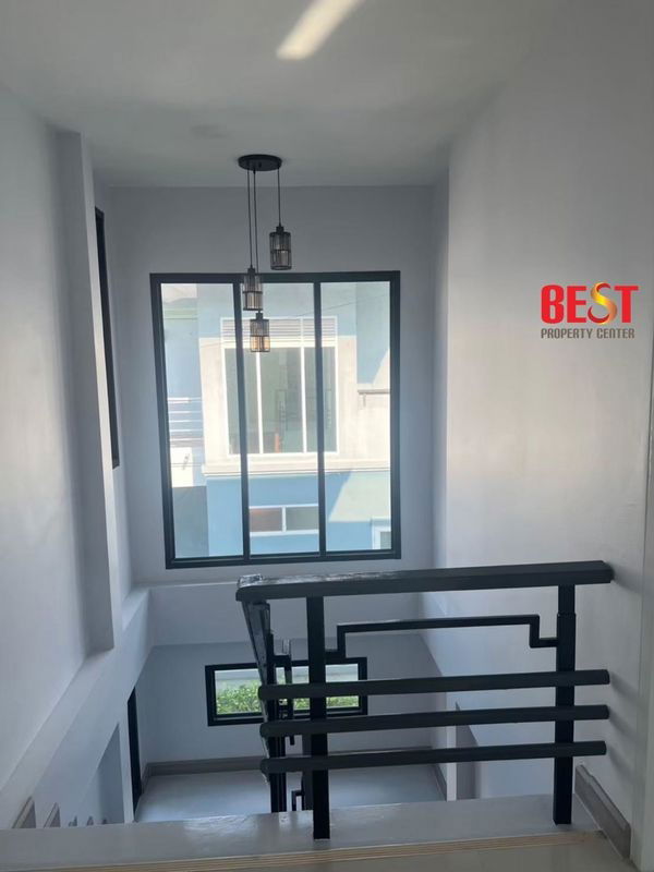 picture Fully Renovated - House for Sale, The Tara Ramintra (Phraya Suren 35) – Ready to Move In - 13/15