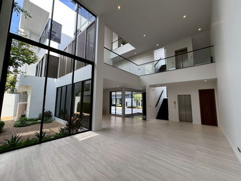 HOT DEAL! บูก้าน กรุงเทพกรีฑา บ้านเดี่ยว 3 ชั้นพร้อมลิฟท์ ขนาด 540 SQM.