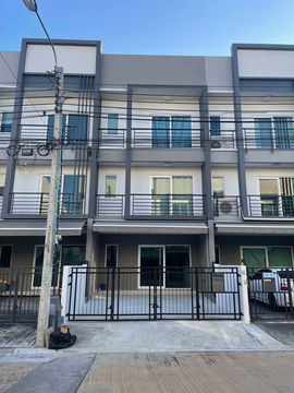 P0121 3 - Storey Townhome Fully Renovated in Chalermprakiat Rama 9