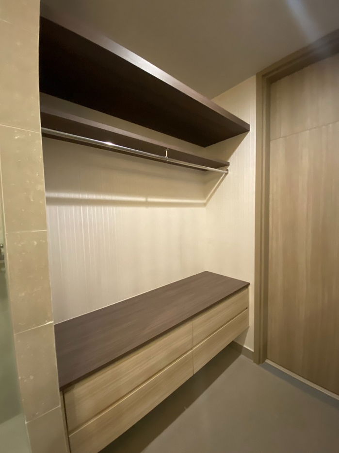 รูป ♦ Prime Location ♦ ตึก B ชั้น 10+ | 1 ห้องนอน 51.49 ตร.ม. | คอนโดมี Skywalk เชื่อมเข้า BTS เพลินจิต, Central Embassy - รูปที่ 6/12