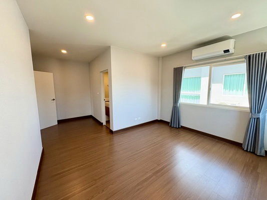 picture FOR RENT THE CITY SUKSAWAT 64 / 4 bedrooms 5 bathrooms / 53 Sqw. 230 Sqm. **55,000** NEW HOUSE. CLOSE TO BHUMIBOL BRIDGE - 7/15