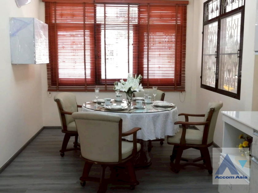 รูป 🔼🔽 AccomA 📩 Spacious house with classic charm and greenery in Sathorn (1714115) - รูปที่ 13/20