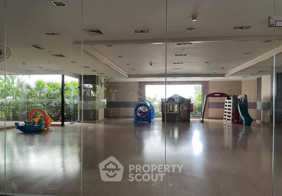 picture 2-BR Condo at Sathorn Gardens near MRT Si Lom (ID 482757) - 11/26