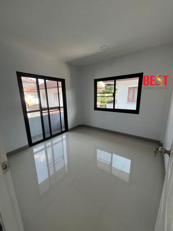 picture Fully Renovated - House for Sale, The Tara Ramintra (Phraya Suren 35) – Ready to Move In - 8/15